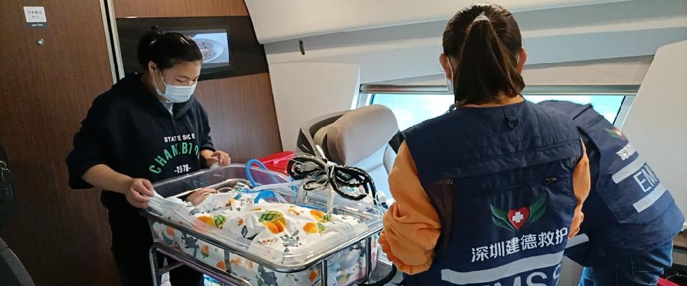 為重癥兒童高鐵轉院護送服務